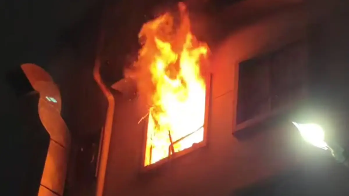 Fire In Kolkata Hotel: ফিরল মেছুয়াবাজারের স্মৃতি, মাঝরাতে কলকাতার হোটেলে ভয়াবহ অগ্নিকাণ্ড