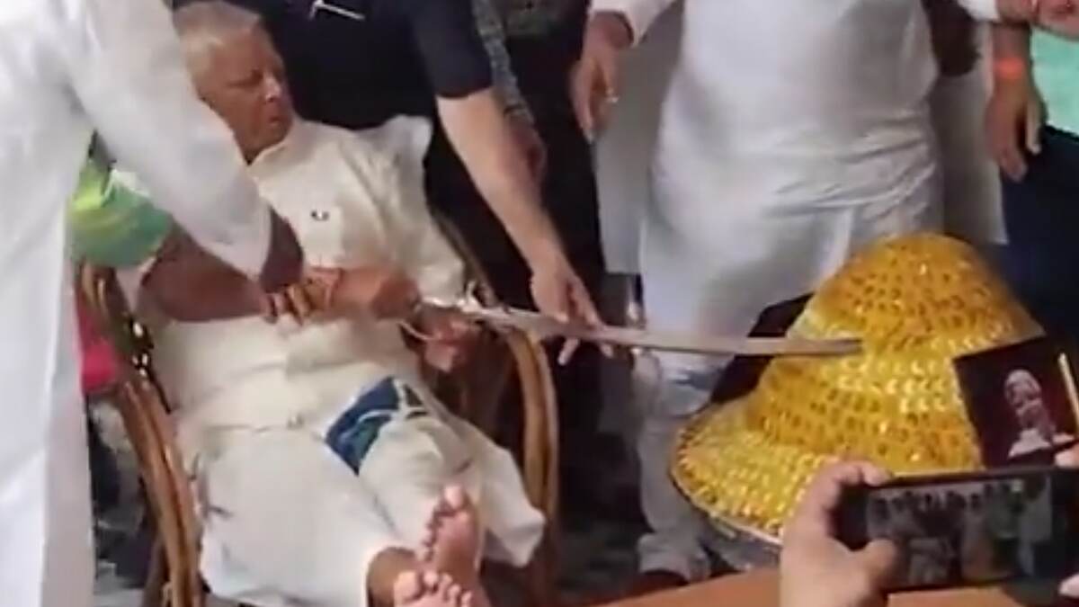 Lalu Prasad Yadav Turns 78: ৭৮ কেজির লাড্ডু কেটে ৭৮ তম জন্মদিন পালন লালুর