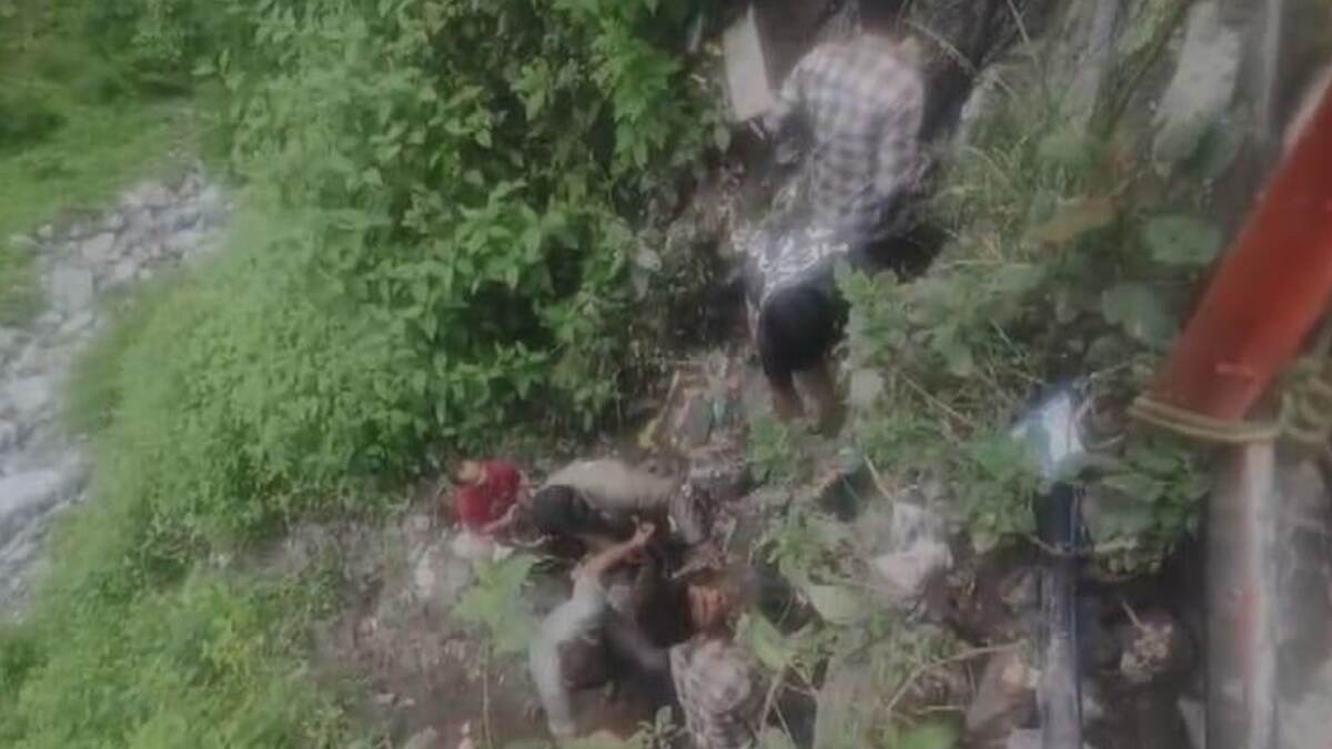 Landslide In Kedarnath: কেদারনাথা যাত্রায় বিপত্তি, মাঝ রাস্তায় ভূমিধসের কবলে পড়ে মৃত্যু ২ তীর্থযাত্রীর, আহত আরও ৩