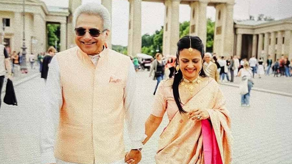 Mahua Moitra-Pinaki Misra Wedding: বিয়ে করলেন মহুয়া মৈত্র, দেশ থেকে দূরে বার্লিনে বাঁধা পড়লেন পিনাকি মিশ্রের সঙ্গে, দেখুন ছবি