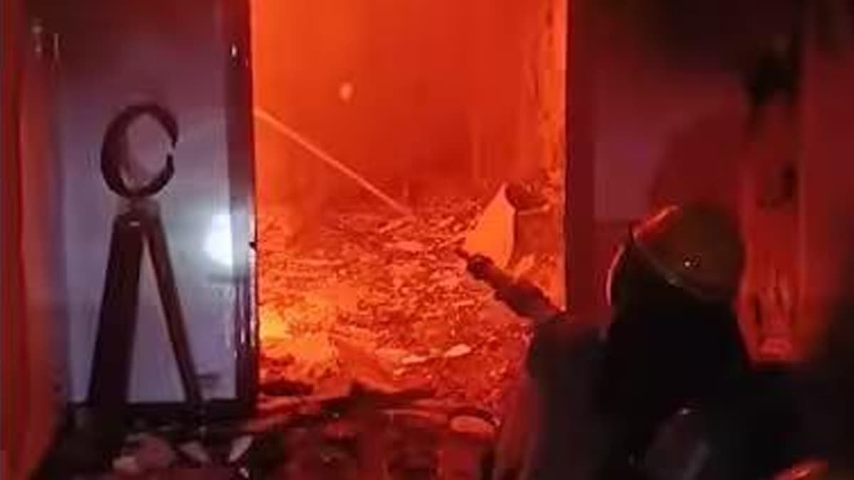 Noida Fire: এসি থেকে লাগন আগুন, পুড়ে ছাই গোটা বাড়ি