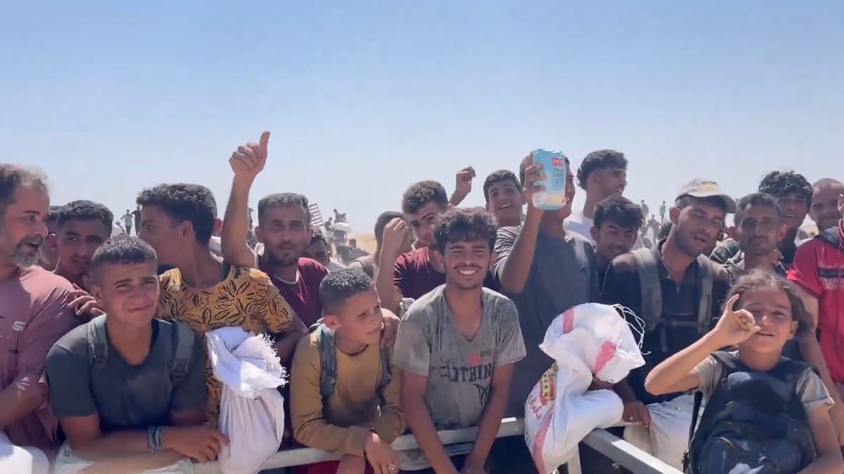 Gaza People Cheer For Donald Trump: 'আই লভ ইউ ট্রাম্প', মার্কিন সাহায্য গাজ়ায় পৌঁছতেই উচ্ছ্বসিত প্যালেস্তিনীয়রা, দেখুন ভিডিয়ো