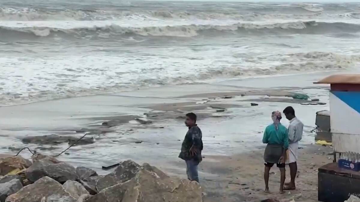 Weather Update: অতি বৃষ্টিতে ভেসে যাচ্ছে মহারাষ্ট্র, কেরল, কর্ণাটক, সমুদ্র উত্তাল, জারি সতর্কতা, দেখুন ভিডিয়ো