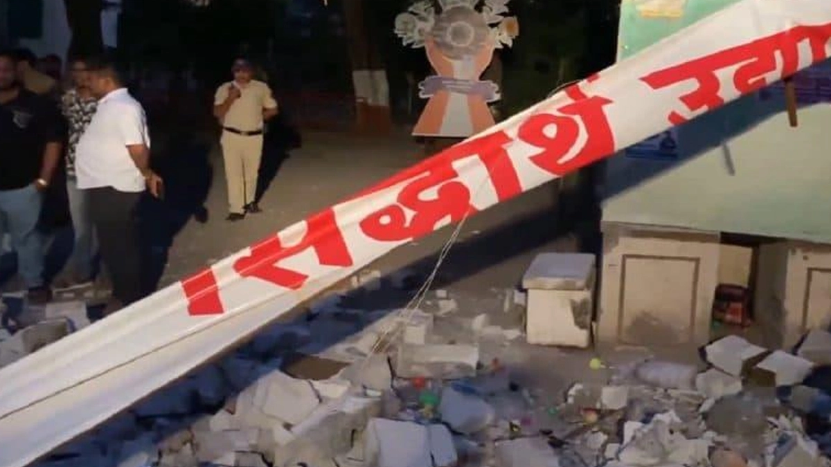 Mumbai Rain: ভাঙল লোহার গেট, উপড়ে গেল গাছ, এক সন্ধ্যার বৃষ্টি কাড়ল ৩ টি প্রাণ