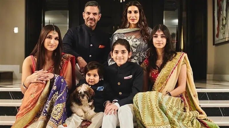 Karisma Kapoor-Sunjay Kapur: করিশ্মার প্রাক্তন স্বামী সঞ্জয় কাপুরের ৩০ হাজার কোটির সম্পত্তি নিয়ে লড়াই চরমে, কত সন্তানের মধ্যে ভাগ হচ্ছে এই বিপুল অর্থ