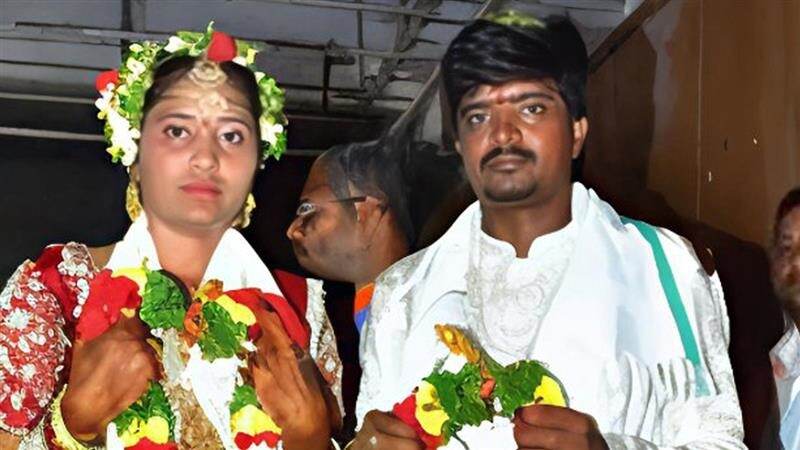 Wife Killed Husband With Help Of Lover: মায়ের প্রেমিকের সঙ্গে প্রেম, বিয়ের পরই স্বামীকে গলা চিরে খুন করাল সদ্য বিবাহিত স্ত্রী, দেহ ছুঁড়ে ফেলল রাস্তার পাশে