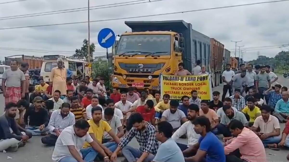 Strike In Fulbari: ভারত-বাংলাদেশ সীমান্তে উত্তেজনা, রাস্তায় আটকে ২ হাজার ট্রাক