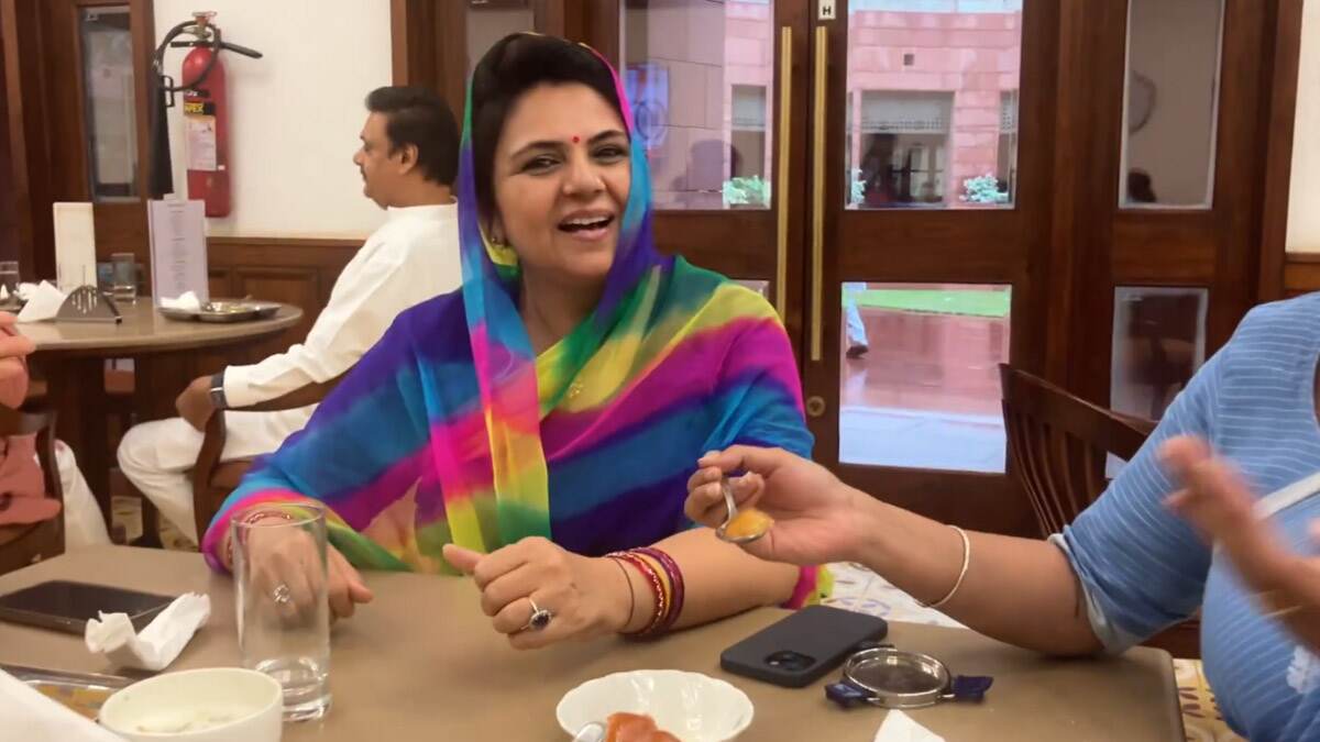 Mahua Moitra: বিজেপি সাংসদ মহিমা কুমারীকে জন্মদিনে শুভেচ্ছাবার্তা মহুয়া মৈত্রের, একই টেবিলে সায়নী-জুন রাও, দেখুন