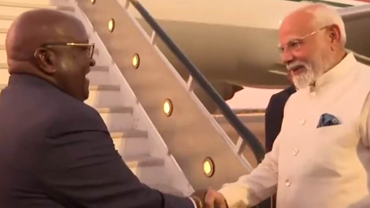 PM Narendra Modi: নামিবিয়া সফর সেরে বুধেই নয়াদিল্লির উদ্দেশ্যে রওনা প্রধানমন্ত্রী নরেন্দ্র মোদীর, দেখুন ভিডিয়ো