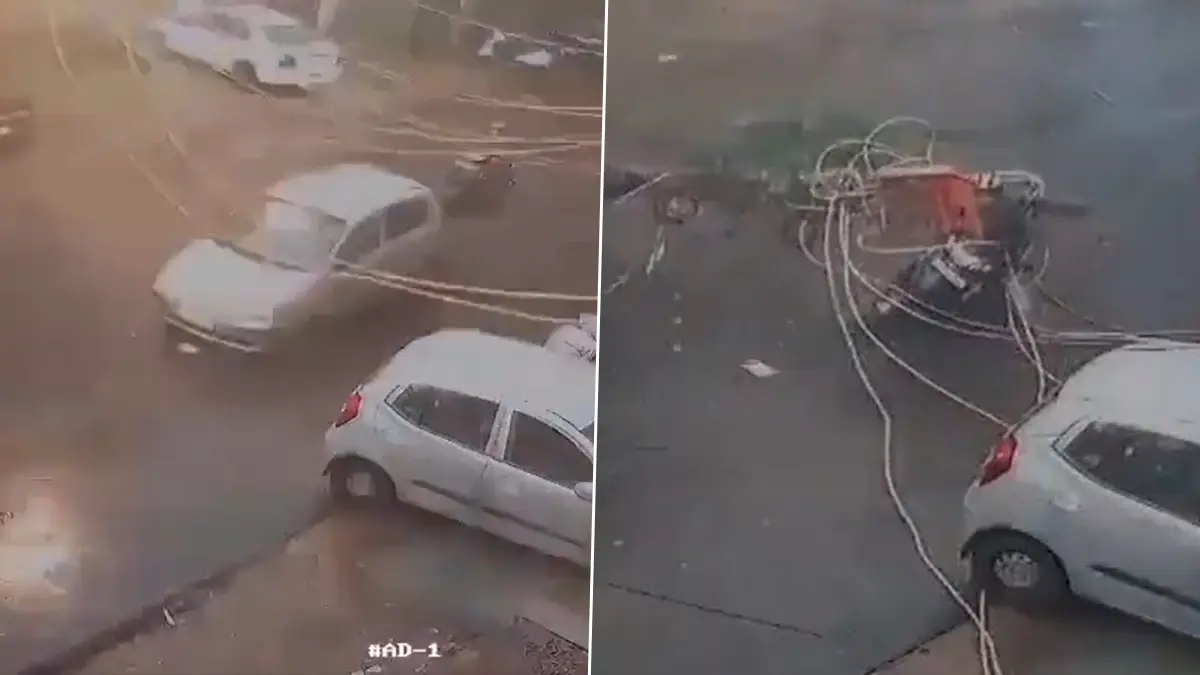 Viral Video: প্রশাসনের গাফিলতিতে রাস্তায় ভেঙে পড়ল বিদ্যুতের খুঁটি, প্রাণে বাঁচল বাইক আরোহী (দেখুন ভিডিও)