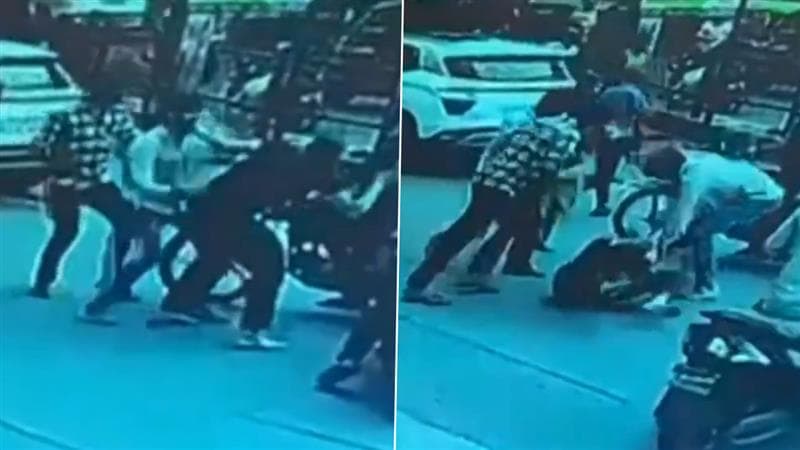 Noida Video: ক্যামেরার সামনে এক ব্যক্তিকে তিনজন মিলে লাথি ও ঘুষি, দেখুন ভিডিও