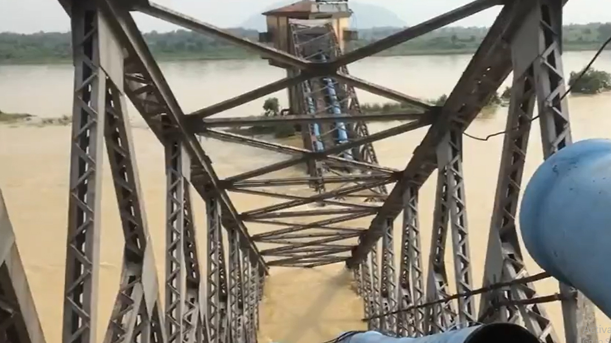 Asansol: আসানসোলে ভাঙল জল প্রকল্পের পাইপলাইন, বালি চুরির কারণেই ঘটল দুর্ঘটনা, অভিযোগ বিধায়ক অগ্নিমিত্রা পালের