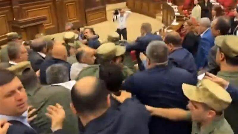 Parliament Brawl: সংসদে হাতাহাতির রক্তারক্তি, নামাতে হল সেনা, দেখুন ভিডিও