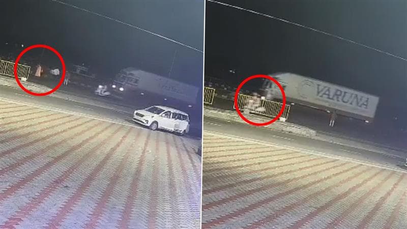 Hyderabad Hit and Run: রাস্তা পারাপার করতে গিয়ে দ্রুতগতির লরি পিষে দিল পরিবারকে, মর্মান্তিক দুর্ঘটনার সিসিটিভি ফুটেজ ভাইরাল