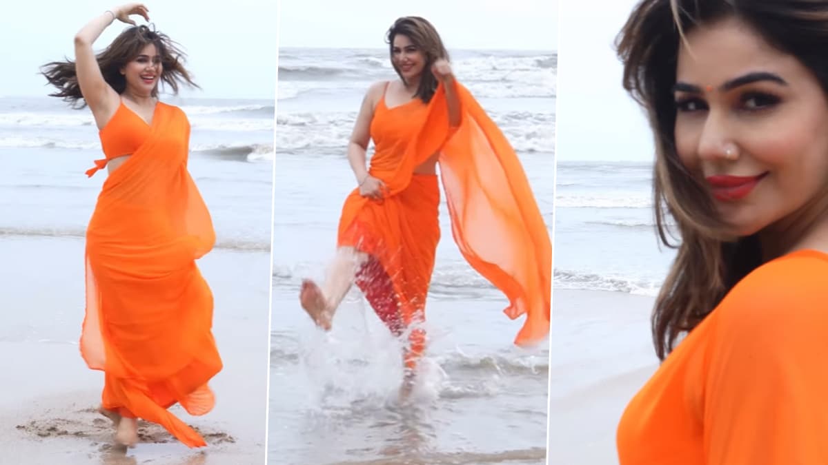 Kangna Sharma: নুডল স্ট্র্যাপের ব্লাউজ থেকে উঁকি দিচ্ছে ক্লিভেজ, গেরুয়া ফিনফিনে শাড়িতে সমুদ্রে পা ডোবালেন কঙ্গনা, দেখুন হট ভিডিও