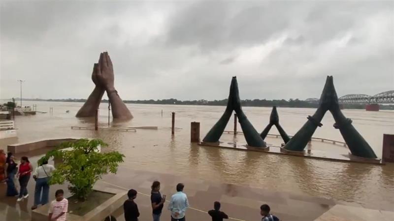 Ganga Water Level Rises: বারাণসীতে বিপদসীমার কাছে গঙ্গার জলস্তর; বন্ধ হল নৌকা চলাচল, জলের তলায় সুসজ্জিত নমো ঘাট (দেখুন ভিডিও)
