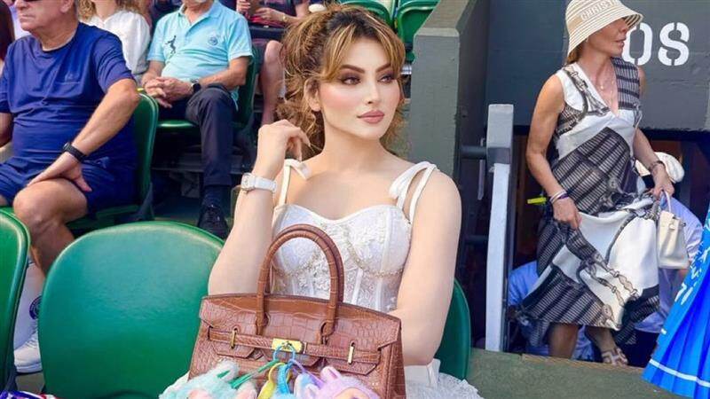 Urvashi Rautela at Wimbledon: সেজেগুজে উইম্বলডনে হাজির বলিউডের আইটেম গার্ল উর্বশী রাউতেলা, দেখুন ছবিতে