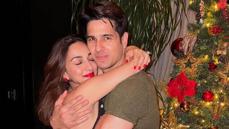 Kiara and Sidharth: হাসপাতাল থেকে ছাড়া পেলেন কিয়ারা আডবাণী, একরত্তিকে নিয়ে বাড়ির পথে তারকা দম্পতি, দেখুন