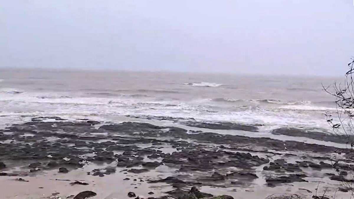 Suspicious Boat Spotted off Maharashtra Coast: মহারাষ্ট্রের উপকূলে সন্দেহজনক নৌকার দেখা, জারি কড়া নিরাপত্তা, চাঞ্চল্য