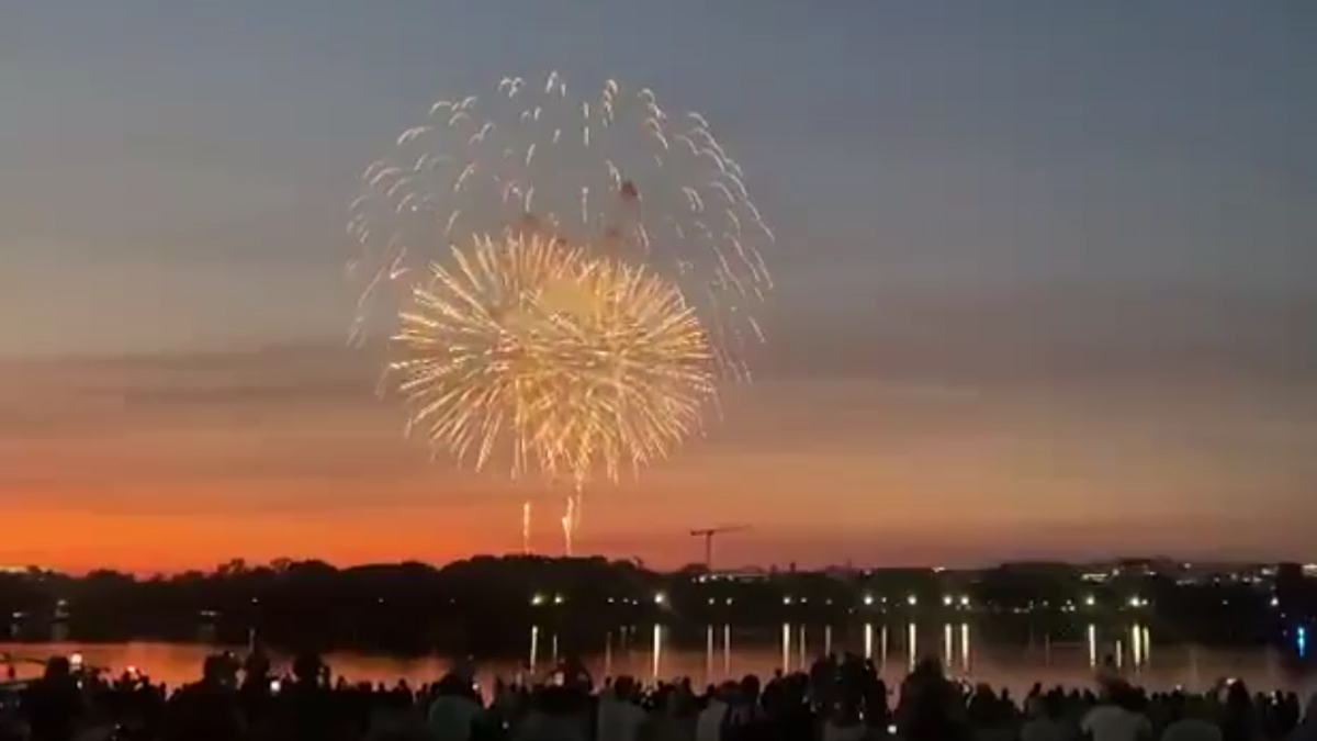 United States Celebrates Independence Day: আমেরিকার আকাশ জুড়ে আতশবাজির মেলা, ২৪৯'তম স্বাধীনতা দিবস উদযাপন করলেন মার্কিনীরা, দেখুন