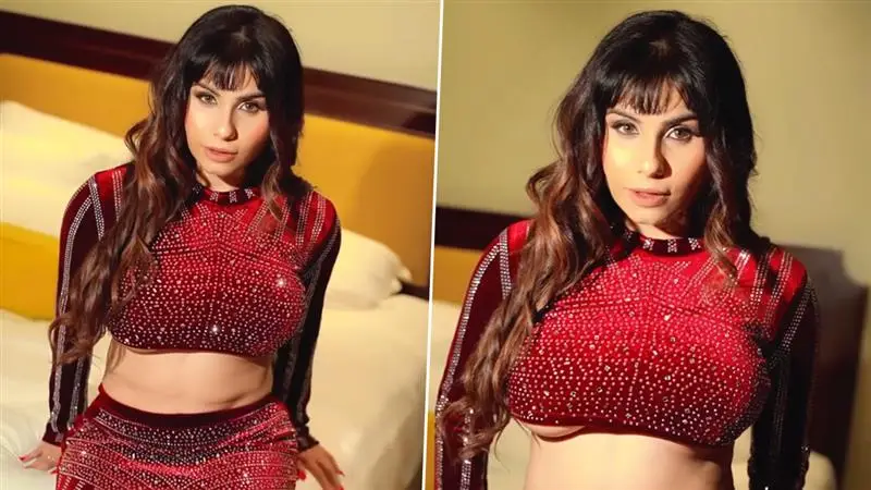 Taniya Chatterjee Sexy Video: টপের নীচ থেকে উঁকি দিচ্ছে স্তন, বিছানায় তানিয়ার উষ্ণ হাতছানি, ভিডিও মিস করবেন না