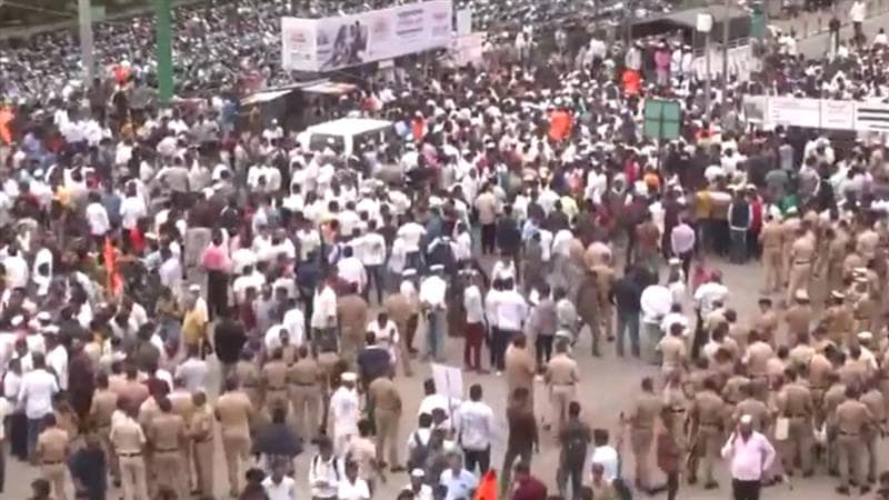 Maharashtra: ভাষা বিতর্কের প্রতিবাদে বিপুল সংখ্যক মানুষ জড়ো হয়েছেন