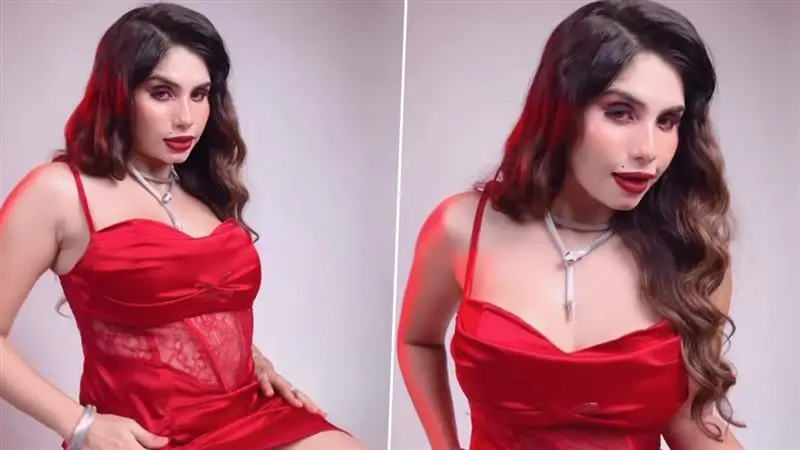 Taniya Chatterjee Hot Video: গলায় ঝুলিয়েছেন সাপ! লাল শর্ট ড্রেসে তানিয়ার সাহসী অবতার, দেখুন