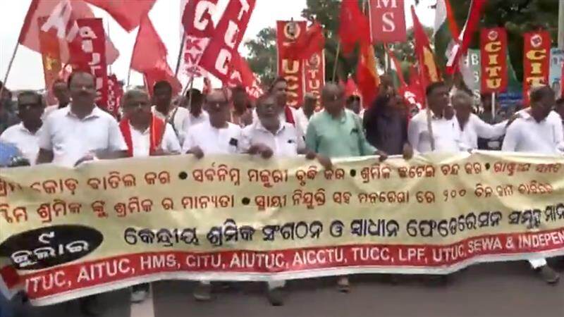 Bharat Bandh: 'ভারত বনধে’র ডাকে ভুবনেশ্বরে বিক্ষোভ, দেখুন ভিডিও