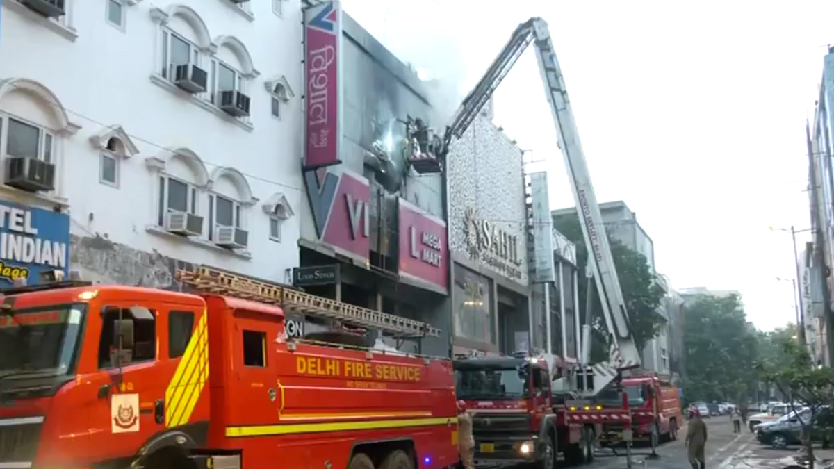 Fire Broke Out at Vishal Mega Mart: আগুন জ্বলতে থাকা শপিংমলের লিফটে আটকে যুবক, উদ্ধারকারী দল পৌঁছনোর আগেই মৃত্যু