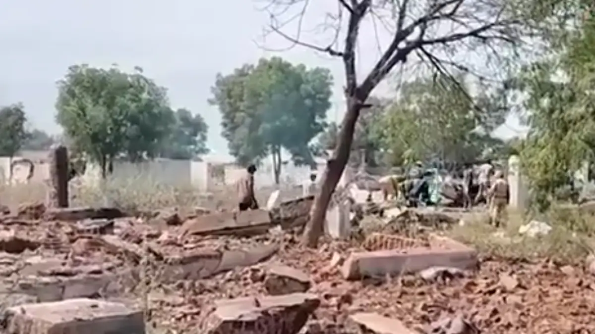 Firecracker Factory Blast in Tamil Nadu: সাতসকালে বিকট শব্দ! তামিলনাড়ুতে বাজি কারখানায় সাংঘাতিক বিস্ফোরণ, ঝলসে গেল ৪ শ্রমিক, আহত অনেকে