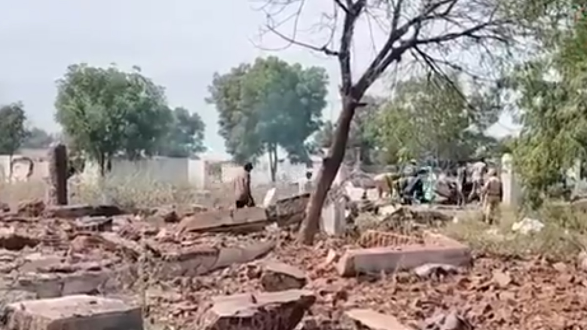 Firecracker Factory Blast in Tamil Nadu: সাতসকালে বিকট শব্দ! তামিলনাড়ুতে বাজি কারখানায় সাংঘাতিক বিস্ফোরণ, ঝলসে গেল ৪ শ্রমিক, আহত অনেকে