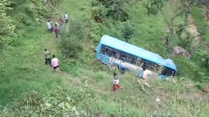 Bus Falls: খাদে উল্টে পড়ল এইচআরটিসি বাস, আহত অনেকে