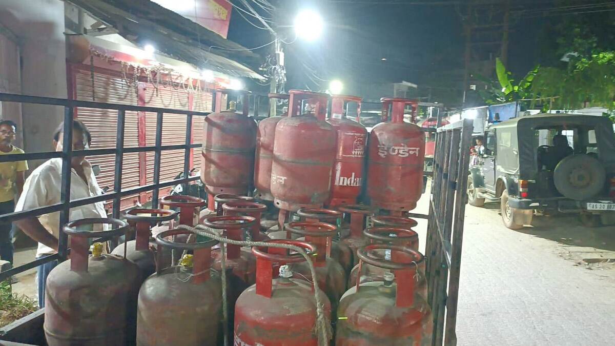 Fact Check: LPG এজেন্সির ডিলারশিপ দিচ্ছে হিন্দুস্তান পেট্রোলিয়াম? ভাইরাল অনুমোদন পত্রের পর্দা ফাঁস করল পিআইবি ফ্যাক্ট চেক