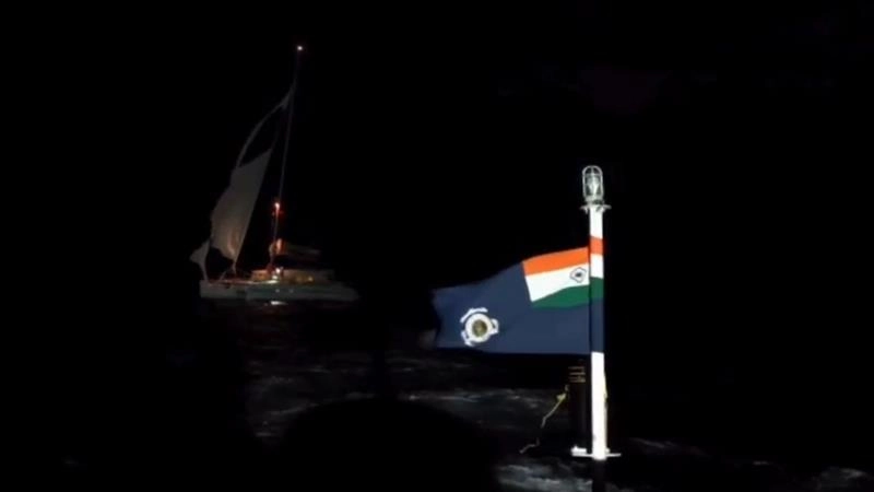Indian Coast Guard: উত্তাল সমুদ্র থেকে ২ জন মার্কিন নাগরিককে উদ্ধার ভারতীয় উপকূলরক্ষী বাহিনীর