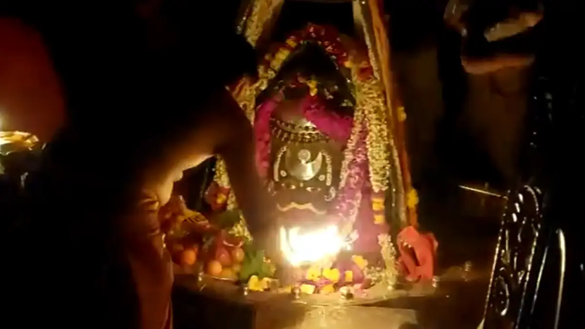 Sawan Shivratri 2025: ২০২৫ সালের শ্রাবণ শিবরাত্রি উপলক্ষে ভারতের বিভিন্ন মহাদেব মন্দিরে ভক্তদের বিশাল ভিড়, চলছে আরতি-পূজাপাঠ (দেখুন ভিডিও)