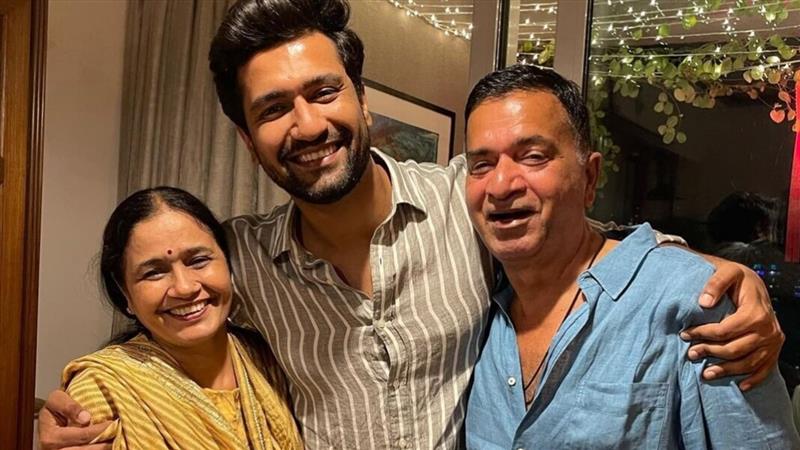 Vicky Kaushal Father Sham Kaushal: ছাদ থেকে ঝাঁপ দিয়ে মরতে চেয়েছিলেন ভিকির বাবা, কেন এমন সাংঘাতিক চিন্তা গ্রাস করেছিল শ্যাম কৌশলকে?