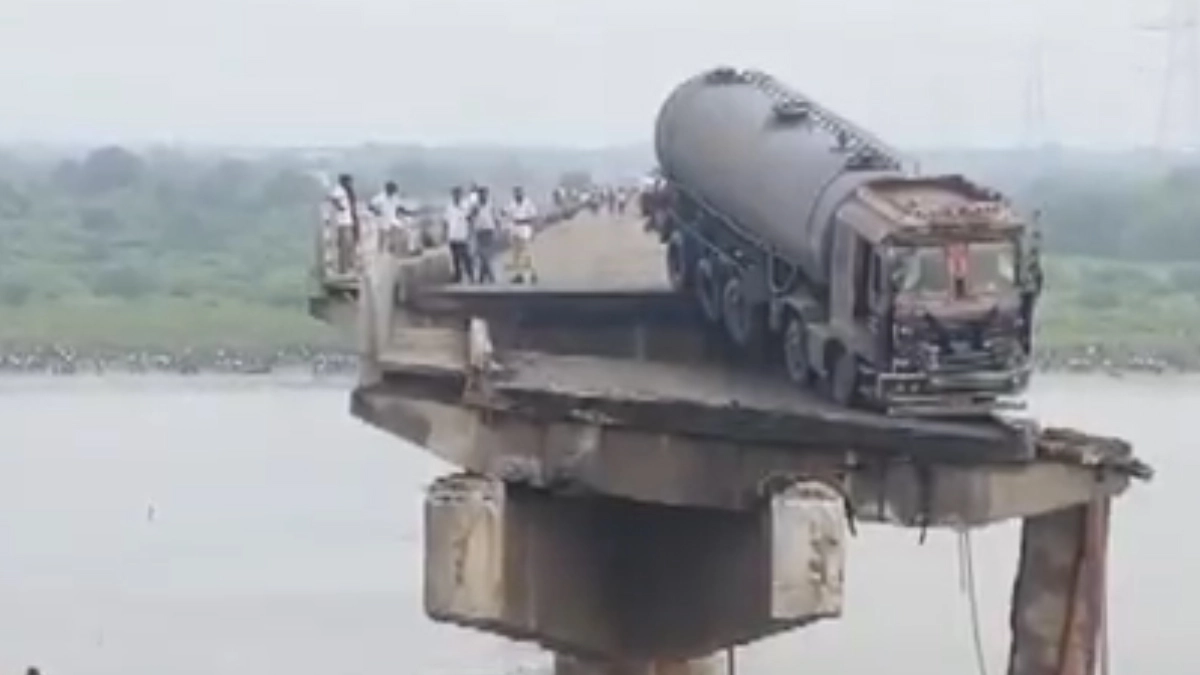 Gujarat Bridge Collapsed: মহিসাগর নদীর উপর গম্ভীরা সেতু ভেঙে পড়ে ভয়াবহ দুর্ঘটনা