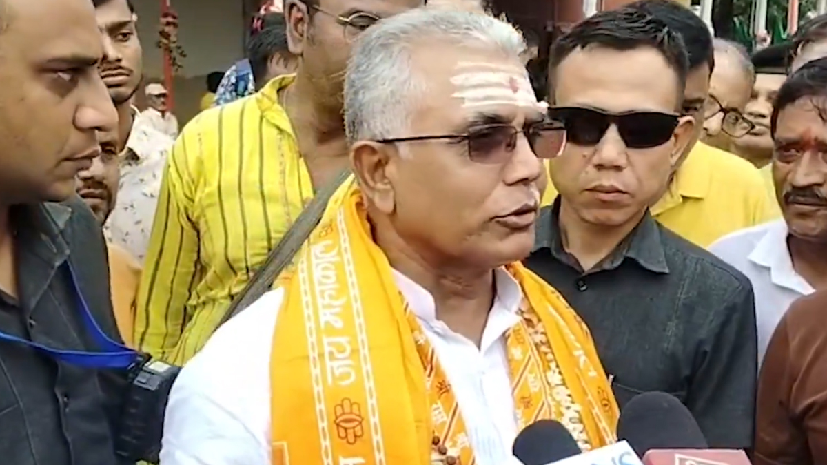Dilip Ghosh: প্রধানমন্ত্রীর সভায় গড়হাজির, ২১ জুলাইয়ের মঞ্চে দেখা যাবে অভিমানী  দিলীপ ঘোষকে, কী বলছেন তিনি?