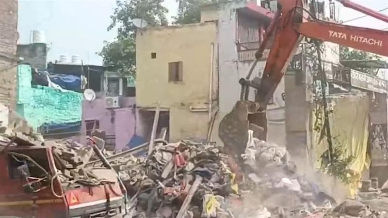 Building Collapsed: আজাদ মার্কেটে ভবন ধসে নিহত ১ জন