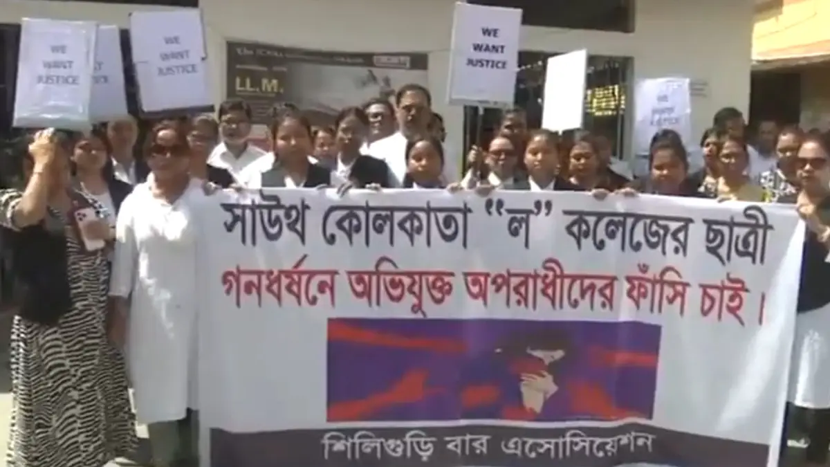 Kasba Gang Rape Case: কসবার ঘটনার প্রতিবাদে শিলিগুড়িতে বার অ্যাসোসিয়েশনের বিক্ষোভ মিছিল, যোগ দিয়েছেন অসংখ্য আইনজীবী