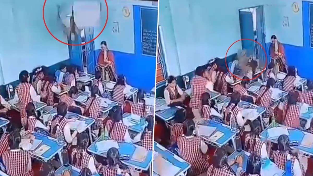 ভোপালে ক্লাস চলাকালীন ছাত্রীদের ওপর ভেঙ্গেপড়ল ছাদের প্লাস্টার ভোপালে ক্লাস চলাকালীন ছাত্রীদের ওপর ভেঙ্গেপড়ল ছাদের প্লাস্টার