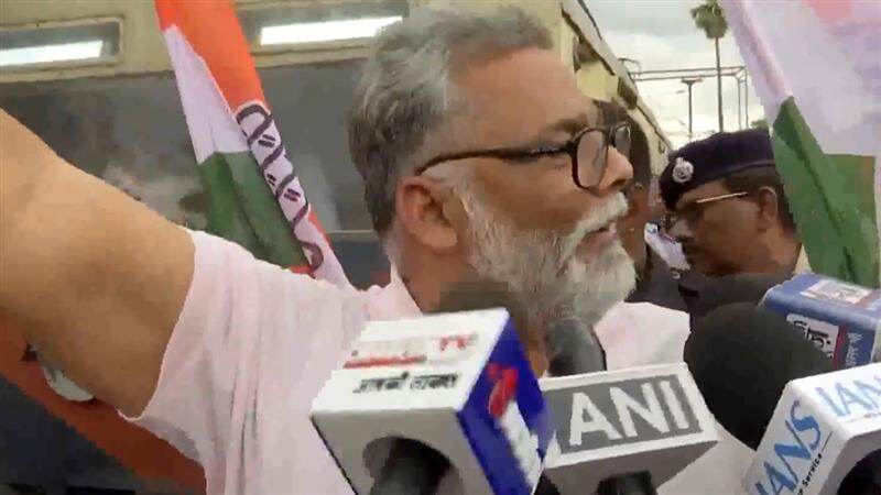 Bihar Bandh: 'আমাদের নাগরিকত্ব সম্পর্কে জিজ্ঞাসা করার নির্বাচন কমিশন কে?' বিহার বন্ধে যোগ দিয়ে বললেন সাংসদ পাপ্পু যাদব (দেখুন ভিডিও)