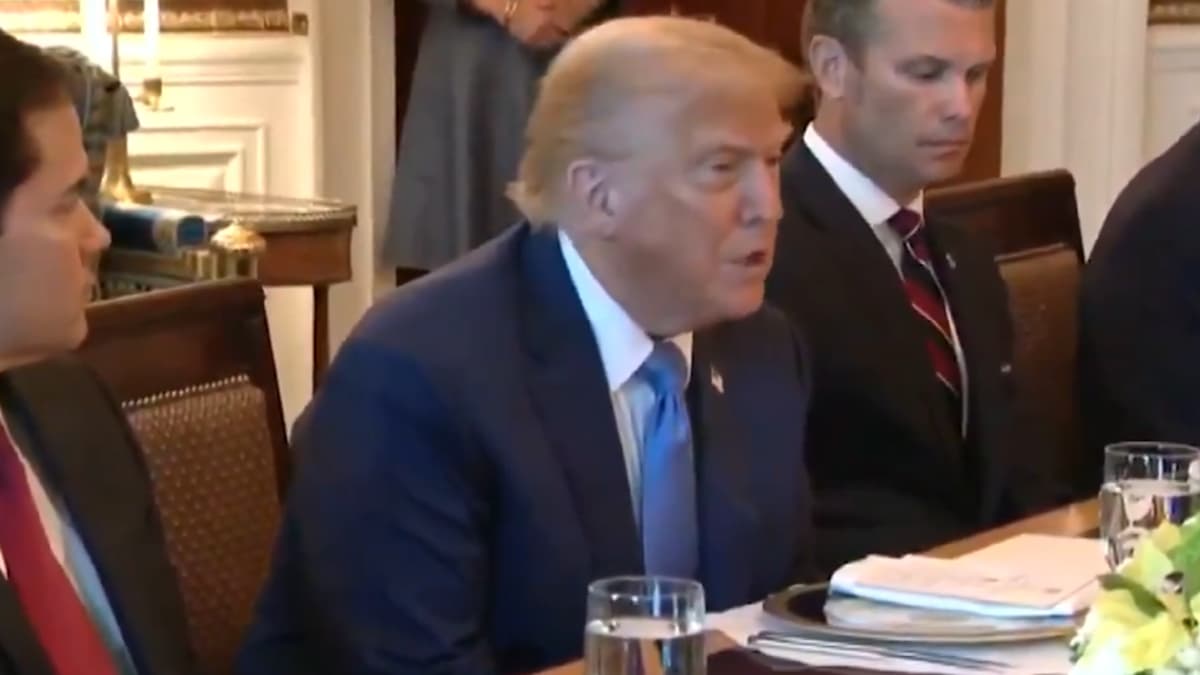 Donald Trump: ভারতের সঙ্গে বাণিজ্য চুক্তির কাছাকাছি আমেরিকা, ১৪টি দেশের উপর শুল্ক আরোপের পর ডোনাল্ড ট্রাম্প