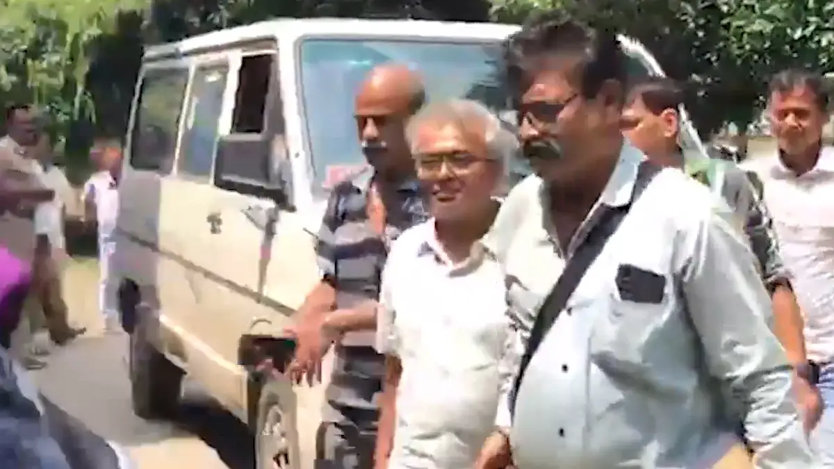 Mayapur: মায়পুরে ঘি ব্যবসায়ীকে খুনের ঘটনায় বেঙ্গালুরু থেকে গ্রেফতার প্রধান অভিযুক্ত, নিয়ে আসা হল বাংলায়