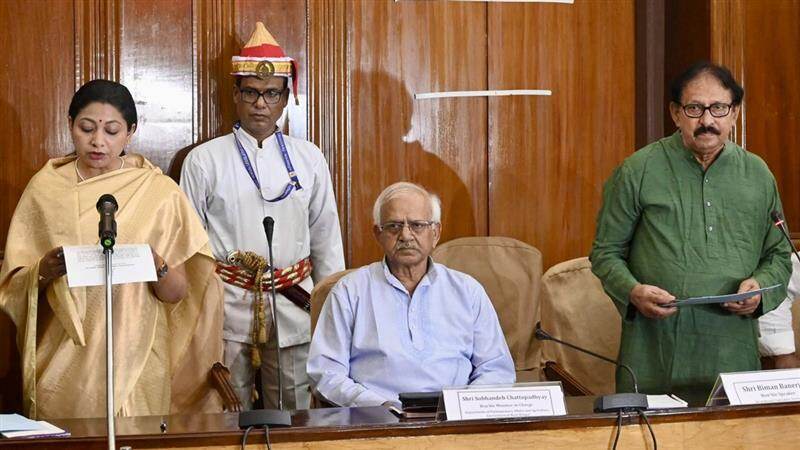 Alifa Ahmed Oath: বিধানসভায় শপথ গ্রহণ করলেন কালীগঞ্জের নবনির্বাচিত বিধায়ক আলিফা আহমেদ, শপথ বাক্য পাঠ করান অধ্যক্ষ বিমান বন্দ্যোপাধ্যায়