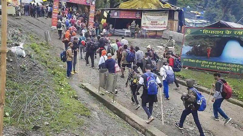 Amarnath Yatra 2025: জম্মু থেকে ৬,৪৮২ তীর্থযাত্রী রওনা দিল অমরনাথে, ১.৪৫ লক্ষ দর্শনার্থী ইতিমধ্যেই দর্শন করেছেন শিবলিঙ্গ