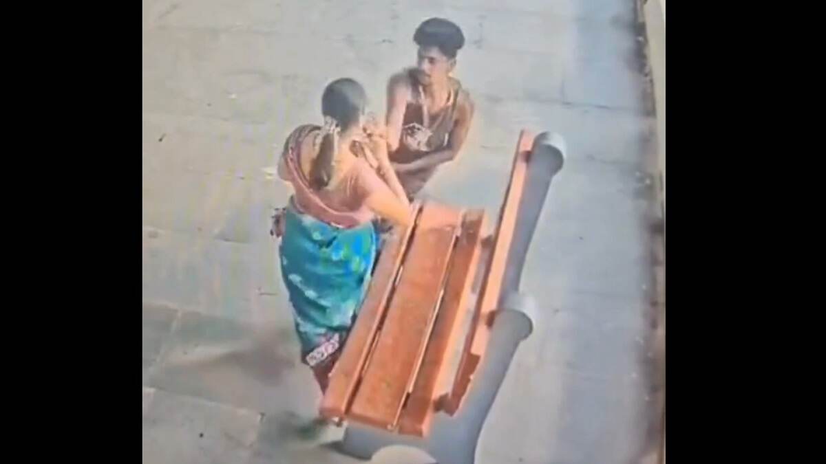 Viral Video: হাত, পা ছুুড়েও কাজ হল না, অবলীলায় মহিলার সঙ্গে..., দেখুন ভিডিয়ো