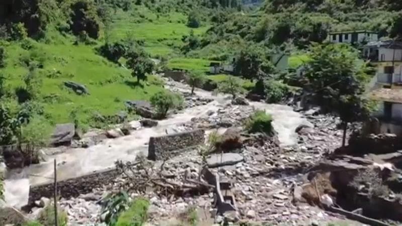 Uttarakhand Cloudburst: মেঘভাঙা বৃষ্টিতে ছন্নছাড়া ছবির মত সাজানো গ্রাম চামোলি, ভেঙে পড়ছে বাড়িঘর, রাস্তাঘাট, দেখুন ভিডিয়ো