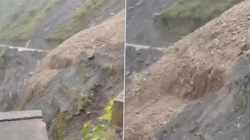 Landslide In Dehradun: দেরাদুনে আচমকা ভূমিধস, পাহাড় থেকে খসে পড়ছে পাথরের চাঁই, দেখুন ভিডিয়ো
