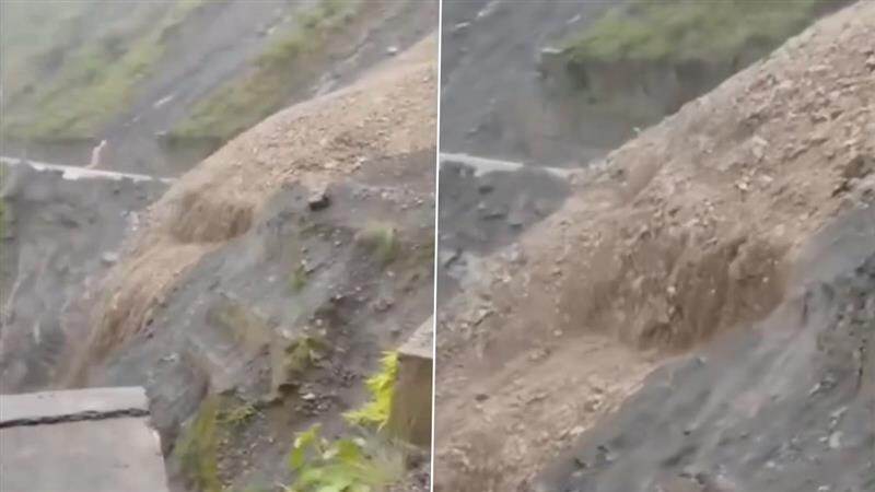 Landslide In Dehradun: দেরাদুনে আচমকা ভূমিধস, পাহাড় থেকে খসে পড়ছে পাথরের চাঁই, দেখুন ভিডিয়ো